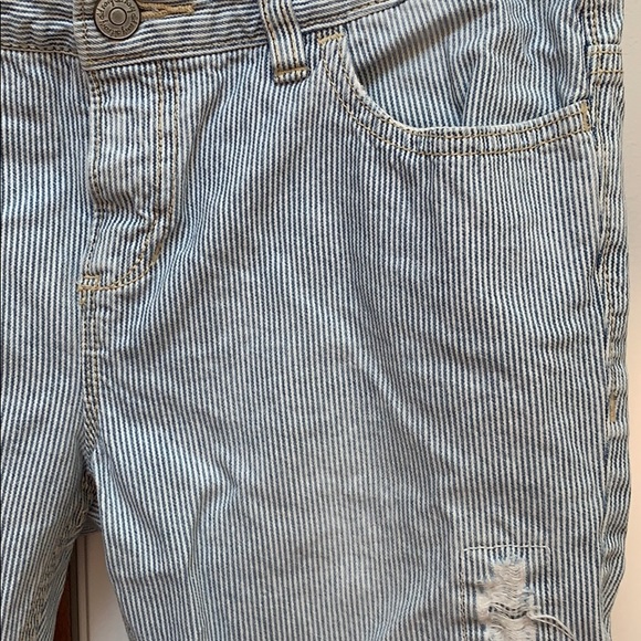 Old Navy capris - Picture 2 of 2